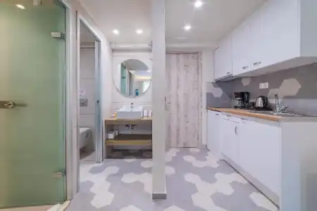 Bio Suites - 222