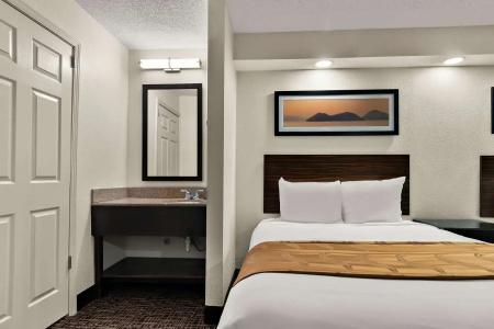 Quality Inn Memphis - 43
