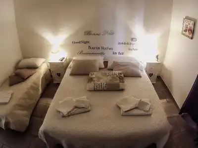 Lady B Bed & Breakfast - 4