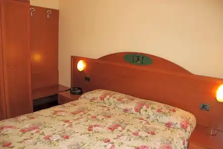 Demy - 32