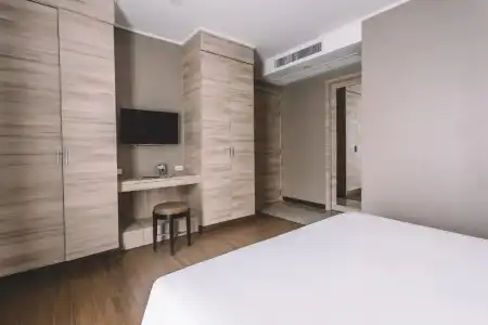 Adelphi Suites Bangkok - 95