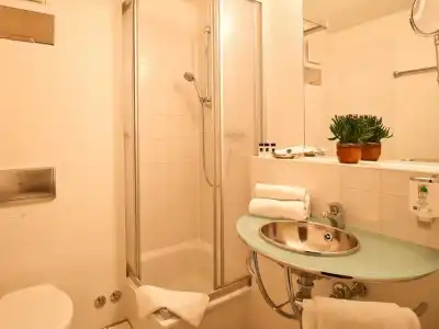 Check Inn Merseburg - 6