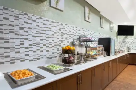 Guest Suites Of Boca Raton - 11