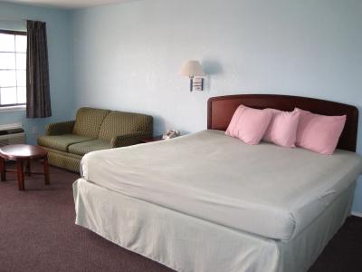 Pinn Road Inn and Suites - 40
