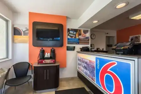 Motel 6 Reno - Virginia Plumb - 3