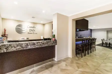 Comfort Inn Robert Towns - 20