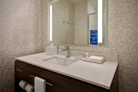 Hampton Inn & Suites Las Vegas Convention Center - No Resort Fee - 8