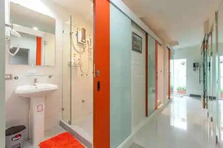 D Box Hostel - 7
