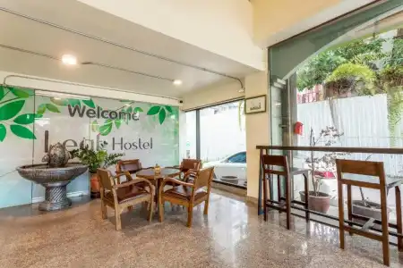 OYO 928 Leaf Hostel - 13