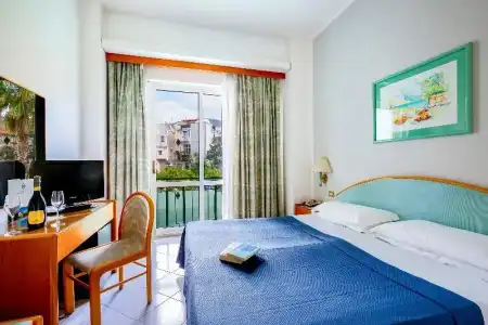 Ara Maris - 63