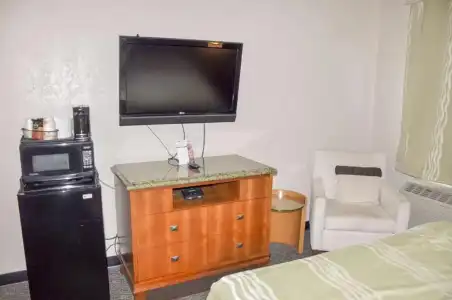 Bison Inn & Suites on University - 37