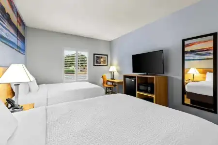 Days Inn & Suites by Wyndham Lakeland - 81