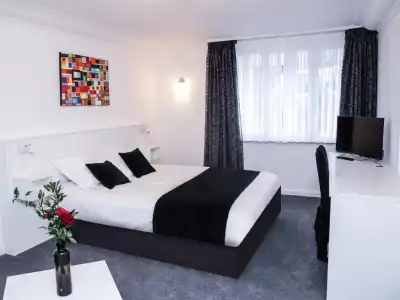 Hôtel Satellite - 32
