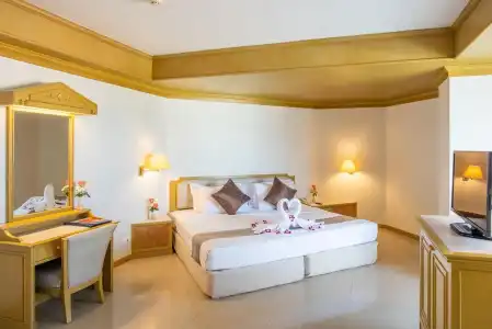 City Beach Resort - 4