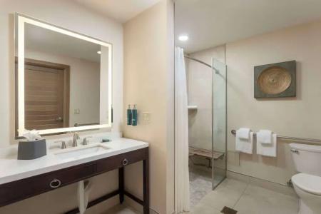 DoubleTree by Hilton San Diego Bayside - 131