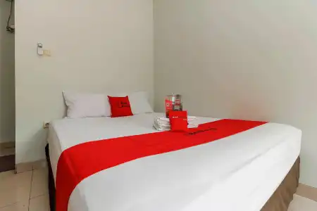 Reddoorz Plus @ Karet Pedurenan 3 - 35