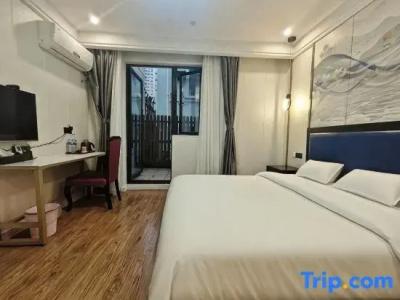 Longchen Holiday Inn (Shanghai Ruijin Hospital Yongjia Road Branch) - 58