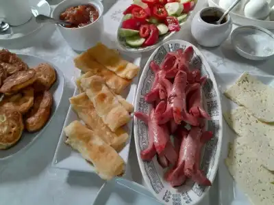 Kazbegi Guest House - 9