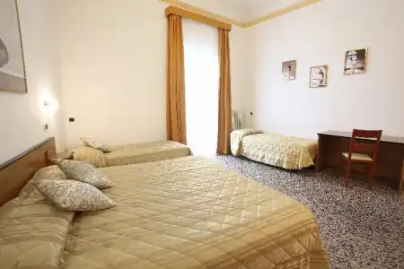 4F Boutique Florence - 35