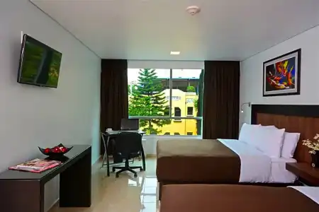 & Suites PF - 51