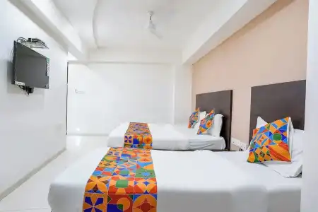 Kamran Residency - Near US Embassy - 27
