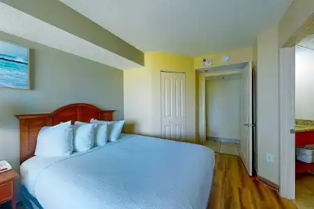 Carolinian Beach Resort by Vacasa - 400