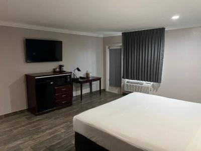 Super 8 by Wyndham Mesa Downtown Near Convention Center - 51