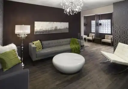 Four Points by Sheraton & Suites Calgary West - 3