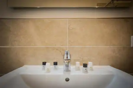 Regis Condo - 83