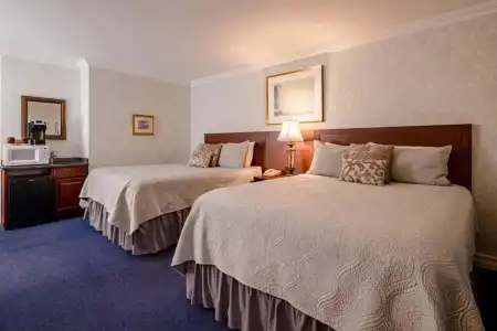 Red Coach Inn - 37