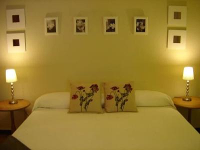 Ally's Guest House Barcelona B&B - 62