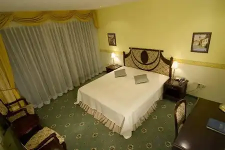 Alexanders - 4