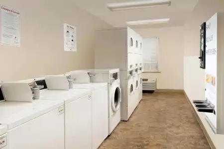 WoodSpring Suites San Antonio South - 10