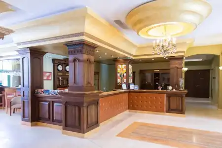 Romance & Family Suites - 1