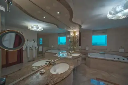 Grand Hyatt - 76