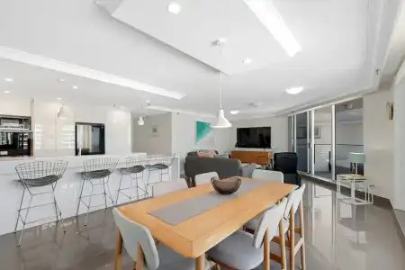 ULTIQA Beach Haven At Broadbeach - 371