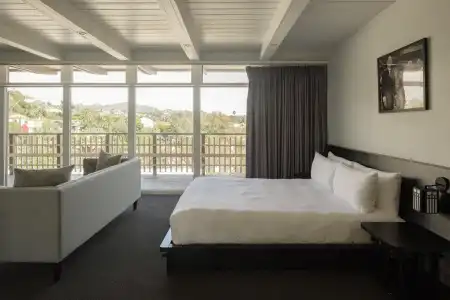Hollywood Hills - 18