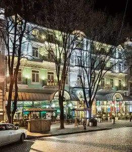 Frapolli on Deribasivska Street - 15