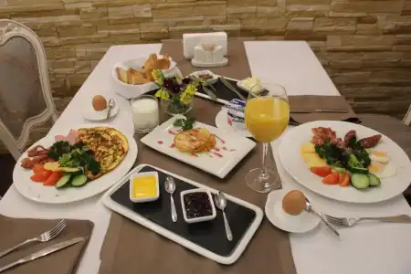 Aristocrat - 5