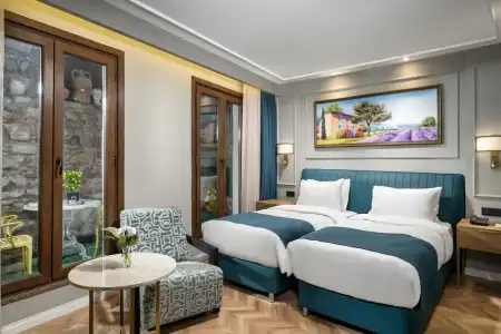 Royan Suites - 43