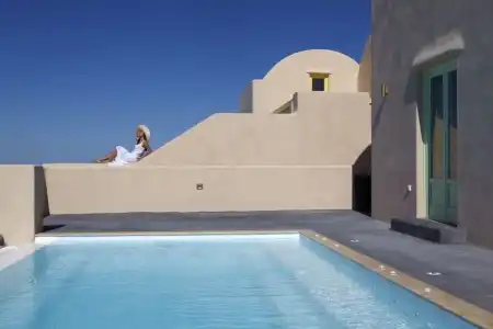 Voreina Gallery Suites - 46