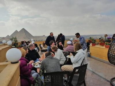Crowne pyramids view inn - 17