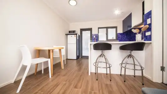 Batavia Apartments - 6