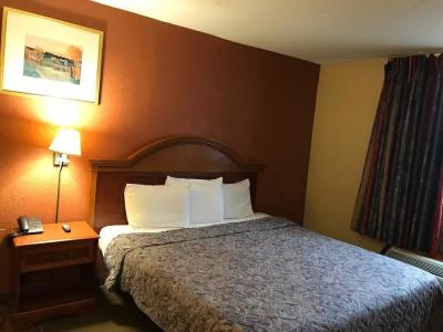 Rodeway Inn Fort Wayne - 2