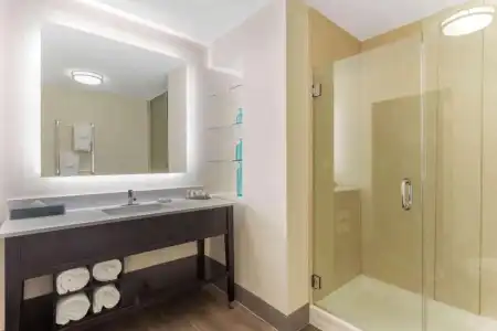La Quinta Inn & Suites by Wyndham Chicago Downtown - 51