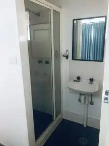 Ocean Breeze Motel - 35