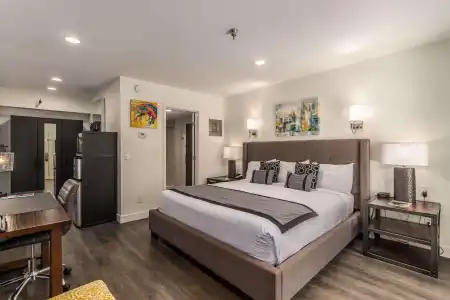 Hospitality Suite Resort - 4