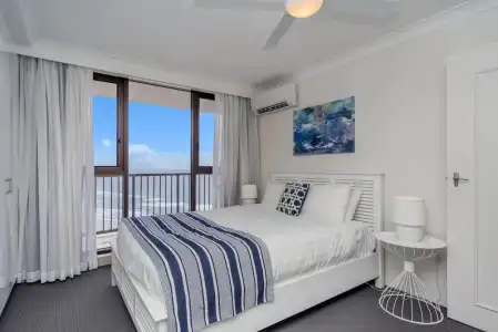 Surfers Aquarius - 120