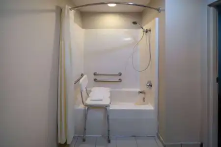 Microtel Inn & Suites by Wyndham Bossier City - 49
