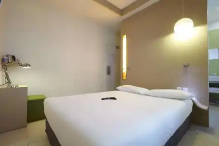 Hôtel Kyriad Paris 10 — Canal Saint Martin-République - 60